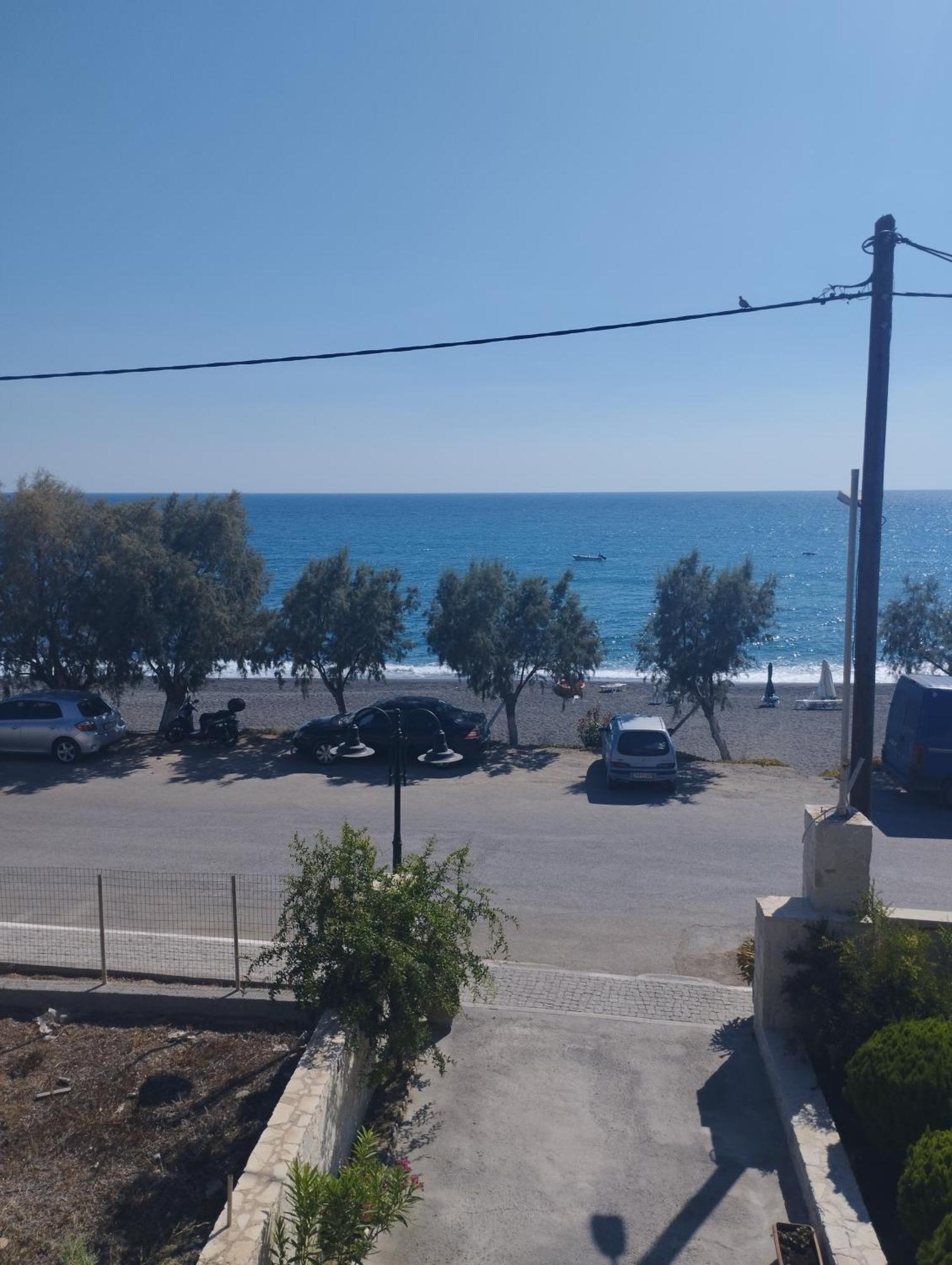Eirini Apts On The Beach Psari Forada Bilik gambar