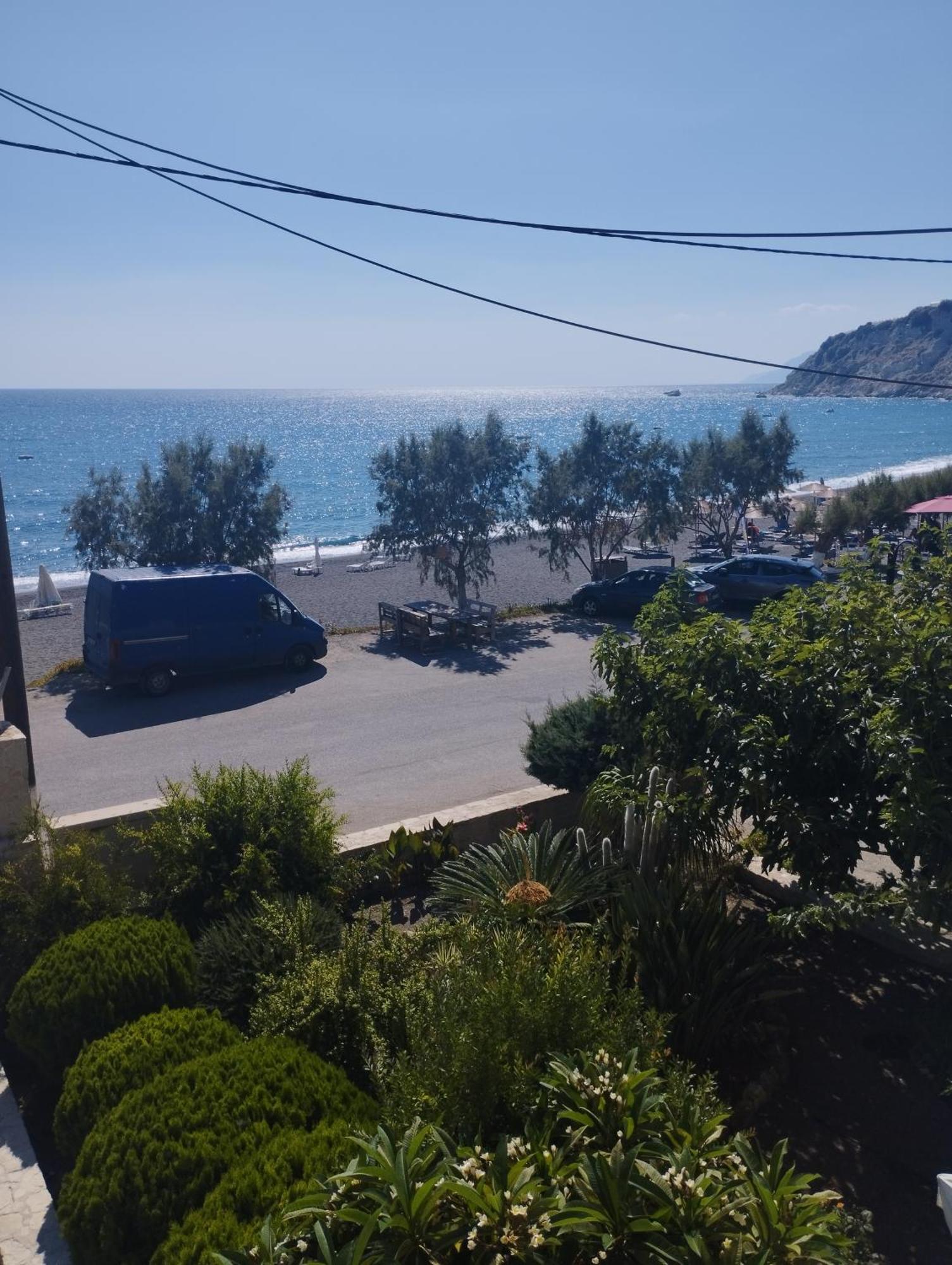 Eirini Apts On The Beach Psari Forada Bilik gambar